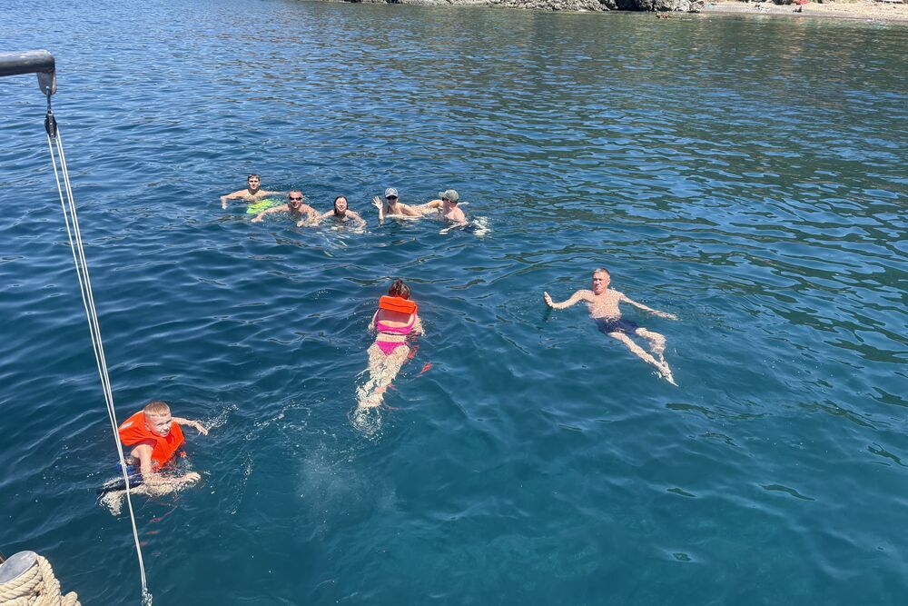 Gruppo in bagno durante un'uscita privata